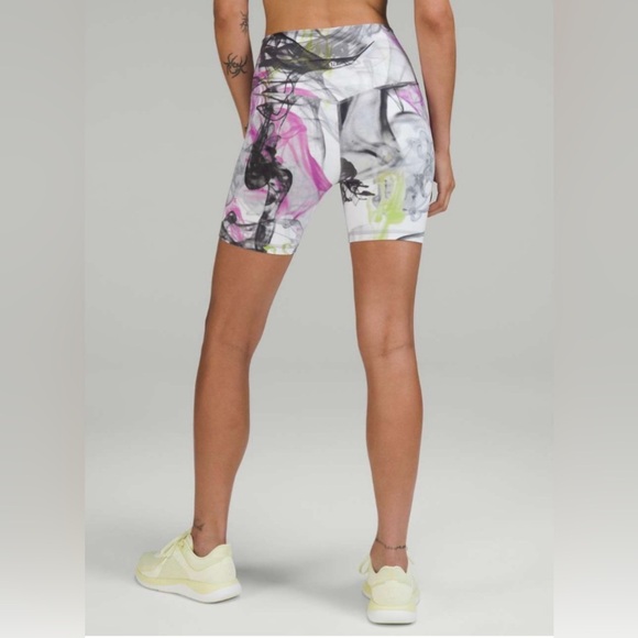 Lululemon Throwback Print Align High-Rise Short 6"
Unicorn Throwback White Multi - Picture 8 of 8